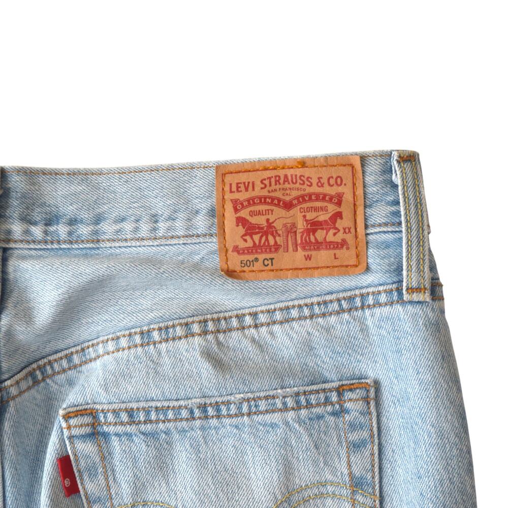 Levi’s 501 Distressed Light Wash Jeans 28x32 Vintage Fit - Picture 6 of 7